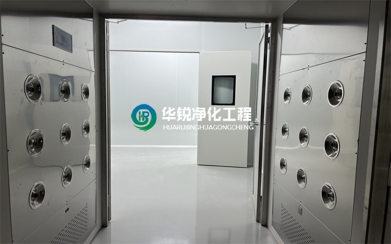 十萬級(jí)無塵車間裝修帶風(fēng)淋室通道效果圖